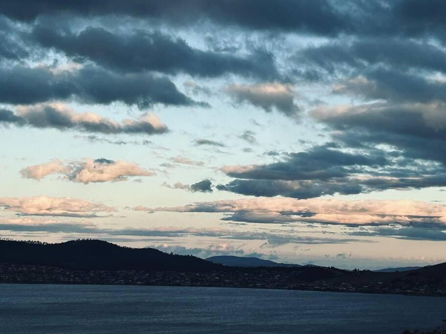 Villa The Tassie - Luxury With Panoramic Water Views Hobart Exterior foto